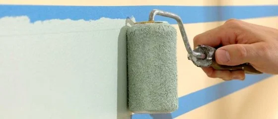 Hand painting wall with roller