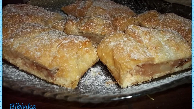 Upečené štrúdl s cukrem na sněhu