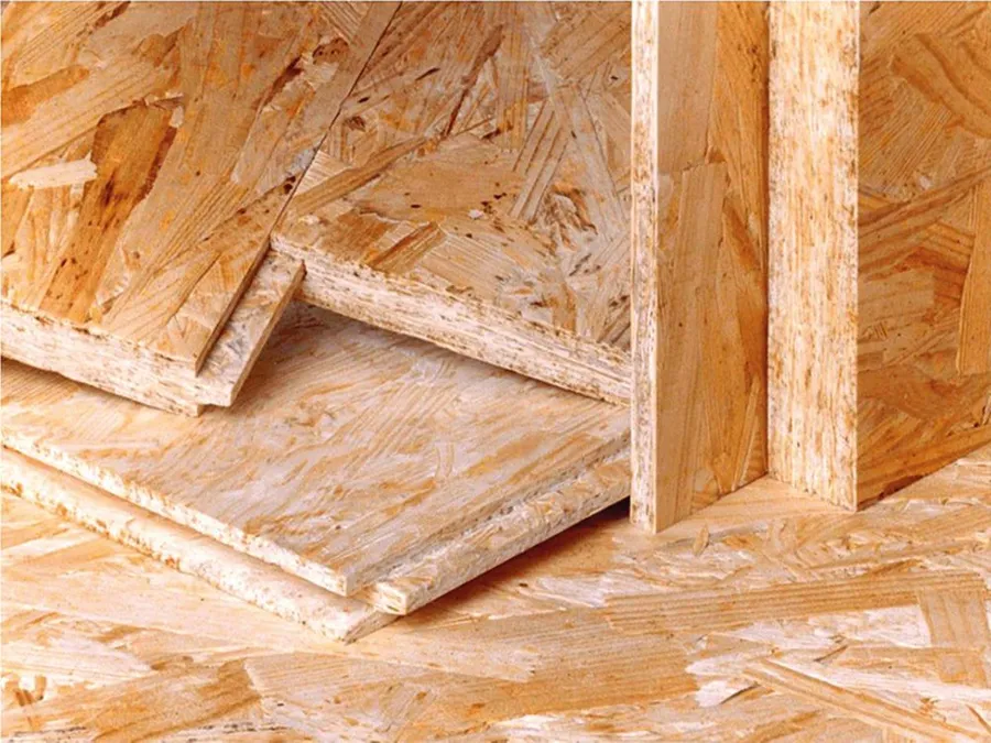 Skládané OSB desky a montážní roh pro podlahový materiál.