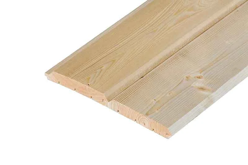 Dvě dřevěné palubky pro podbití střechy na bílém pozadí.