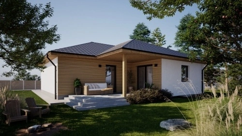 Moderní prefabrikovaný dřevěný dům s venkovním posezením v zelené zahradě.