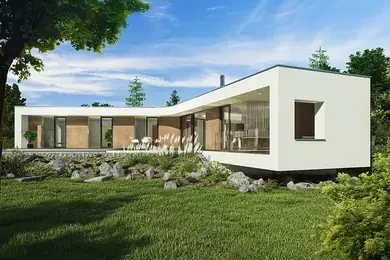 Moderní bílý bungalov s velkými okny v zelené zahradě.